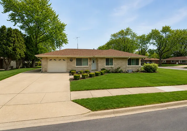Homes for sale in Joliet, IL | 2011 Douglas St, Joliet, IL 60435 | MLS# 12682936