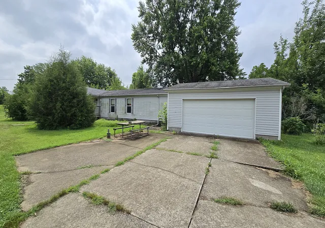 Homes for sale in Centralia, IL | 22290 N Us Hwy 51, Centralia, IL 62801 | MLS# 12682963