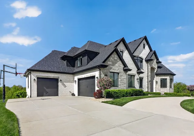 2nd image of 11022 Fawn View Cir, Orland Park, IL 60467 | MLS# 12683000