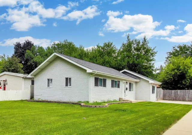 3rd image of 119 W Elmwood Ave, West Chicago, IL 60185 | MLS# 12683041