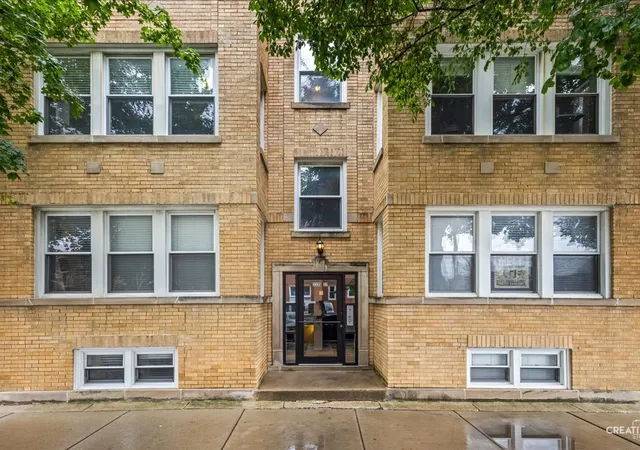Homes for sale in Chicago, IL | 3335 W Byron St #G, Chicago, IL 60618 | MLS# 12683050