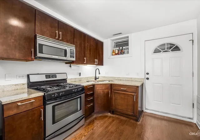 Homes for sale in Chicago, IL | 3335 W Byron St #G, Chicago, IL 60618 | MLS# 12683050