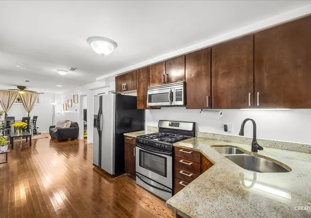 Homes for sale in Chicago, IL | 3335 W Byron St, Chicago, IL 60618