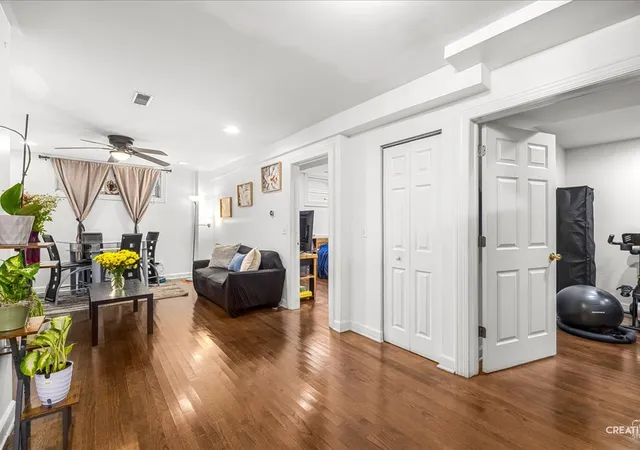 Homes for sale in Chicago, IL | 3335 W Byron St, Chicago, IL 60618