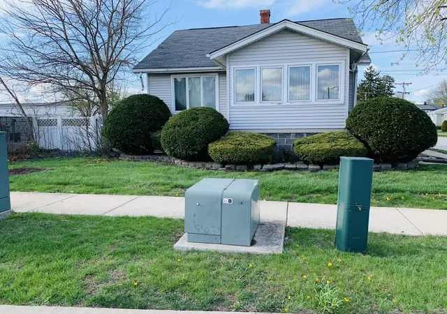 Homes for sale in South Holland, IL | 246 E 161st Pl, South Holland, IL 60473 | MLS# 12683100