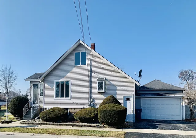 Homes for sale in South Holland, IL | 246 E 161st Pl, South Holland, IL 60473 | MLS# 12683100