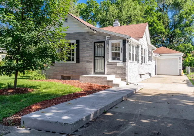 3rd image of 2807 Yonge St, Rockford, IL 61101 | MLS# 12683131