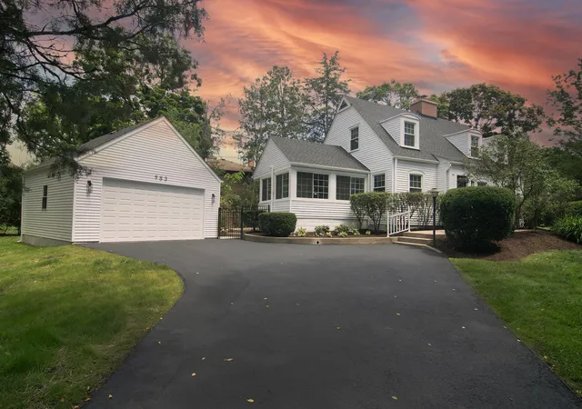 Homes for sale in Highland Park, IL | 983 Harvard Ct, Highland Park, IL 60035 | MLS# 12683179