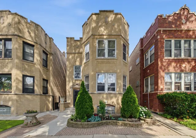 Homes for sale in Chicago, IL | 5725 N Artesian Ave, Chicago, IL 60659 | MLS# 12683200