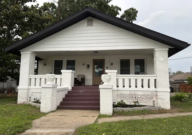 Photo 1 of Single family home for sale at 305 W Ray Ave, Christopher, IL 62822 | MLS# 12683233 | Listing updated on 2026-09-16