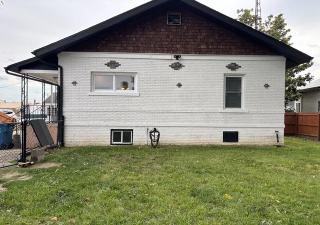 Photo 3 of Single family home for sale at 305 W Ray Ave, Christopher, IL 62822 | MLS# 12683233 | Listing updated on 2026-09-16