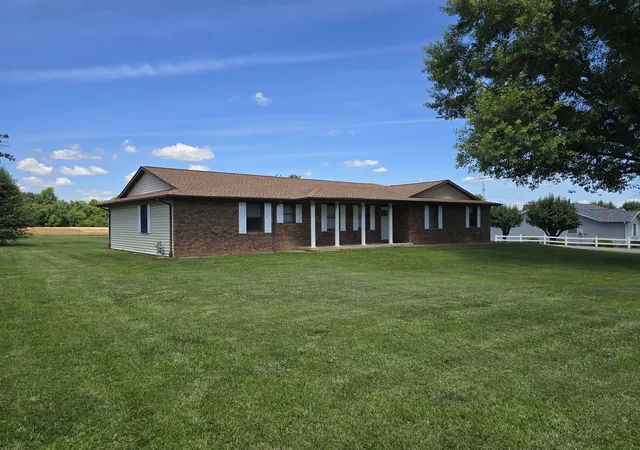 2nd image of 110 Grayson Rd, Eldorado, IL 62930 | MLS# 12683243
