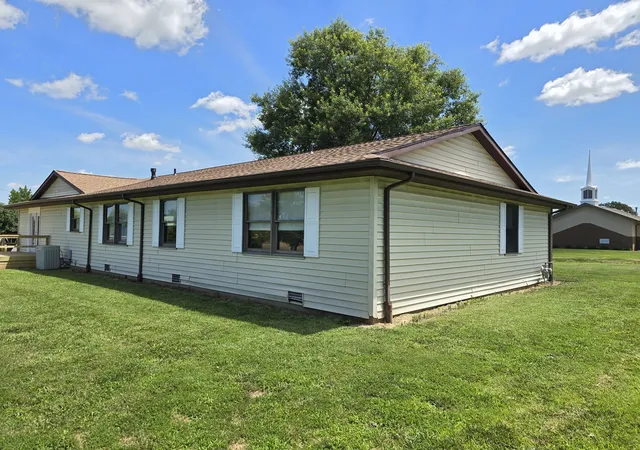 3rd image of 110 Grayson Rd, Eldorado, IL 62930 | MLS# 12683243