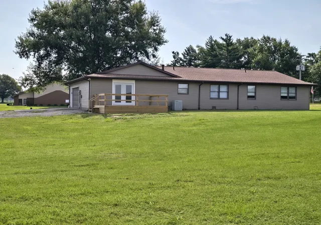 Photo 4 of Single family home for sale at 110 Grayson Rd, Eldorado, IL 62930 | MLS# 12683243 | Listing updated on 2026-08-29