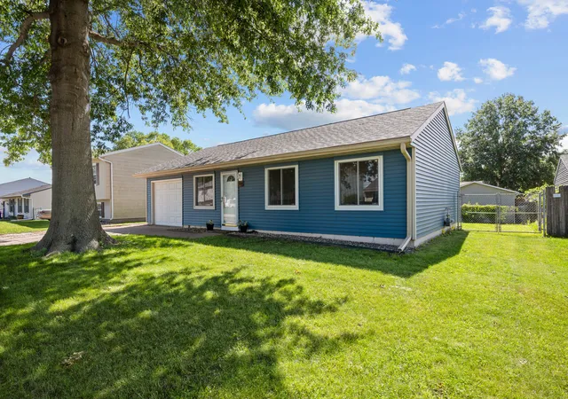 Homes for sale in Colona, IL | 909 Ash Dr, Colona, IL 61241 | MLS# 12683263
