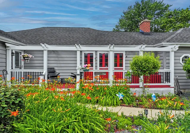 Photo 3 of Single family home for sale at 715 N Green St, Mc Henry, IL 60050 | MLS# 12683282 | Listing updated on 2026-09-27