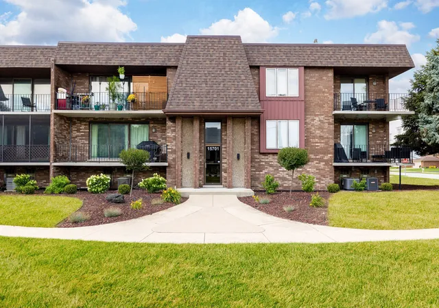 Homes for sale in Orland Park, IL | 15701 Brassie Ct #2N, Orland Park, IL 60462 | MLS# 12683307