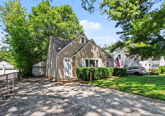 Homes for sale in Round Lake Beach, IL | 1424 Pine Grove Ave, Round Lake Beach, IL 60073 | MLS# 12683361