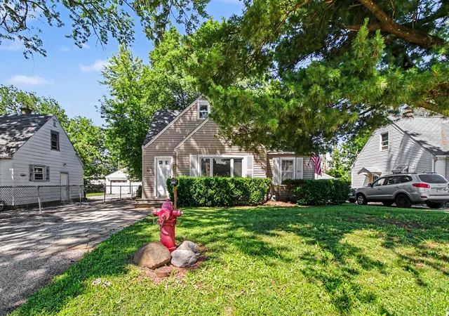 Homes for sale in Round Lake Beach, IL | 1424 Pine Grove Ave, Round Lake Beach, IL 60073 | MLS# 12683361