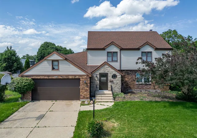 Homes for sale in Elgin, IL | 1300 Wolff Ave, Elgin, IL 60123 | MLS# 12683362
