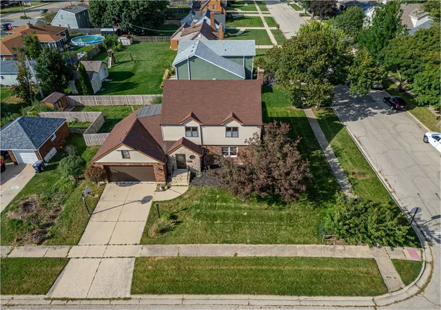 3rd image of 1300 Wolff Ave, Elgin, IL 60123 | MLS# 12683362
