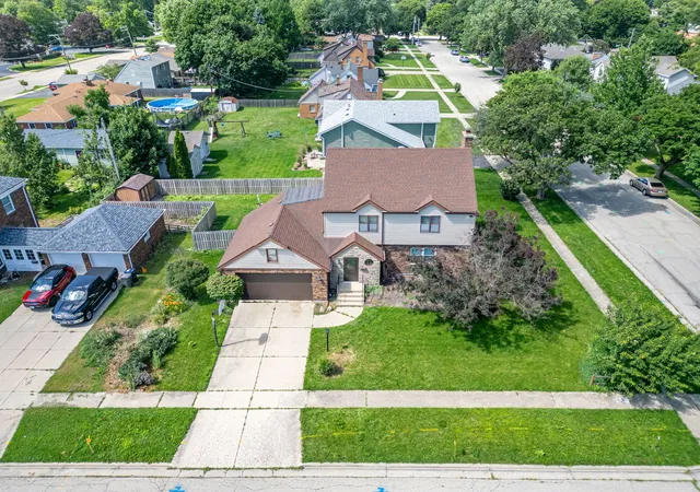 Homes for sale in Elgin, IL | 1300 Wolff Ave, Elgin, IL 60123 | MLS# 12683362