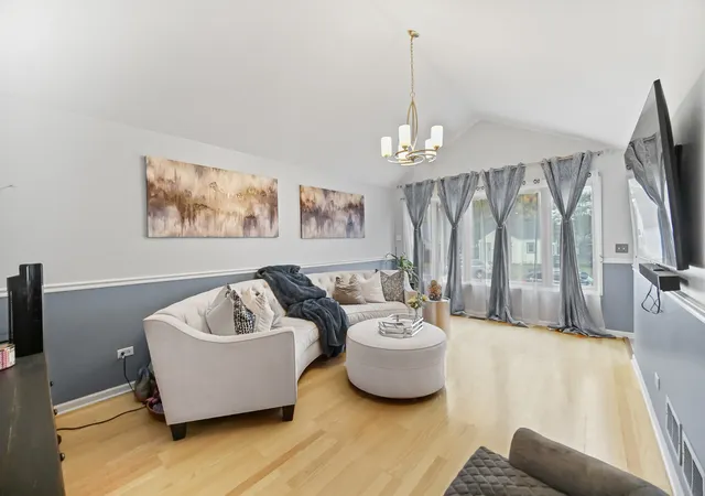 Photo 4 of Sale Pending at 8850 S Mozart Ave, Evergreen Park, IL 60805 | MLS# 12683367 | Listing updated on 2026-08-21
