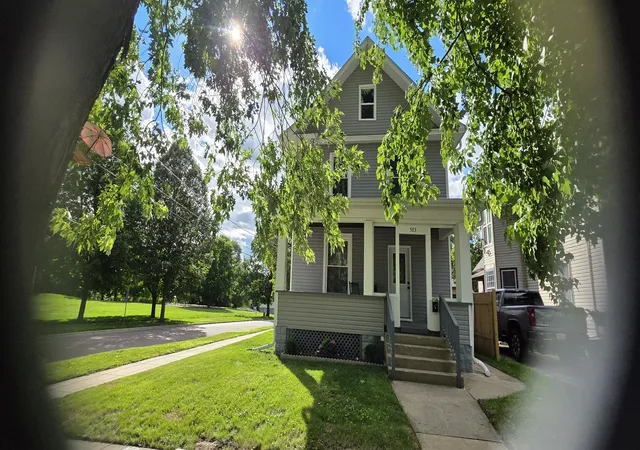 Photo 1 of Single family home for sale at 583 S Lasalle Ave, Aurora, IL 60505 | MLS# 12683396 | Listing updated on 2026-10-01