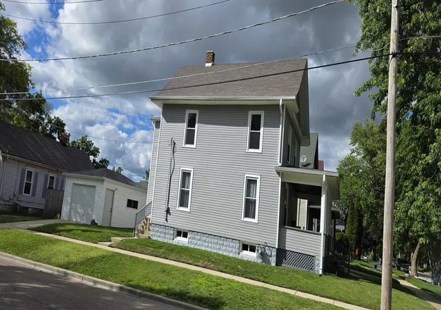 Photo 3 of Single family home for sale at 583 S Lasalle Ave, Aurora, IL 60505 | MLS# 12683396 | Listing updated on 2026-10-01