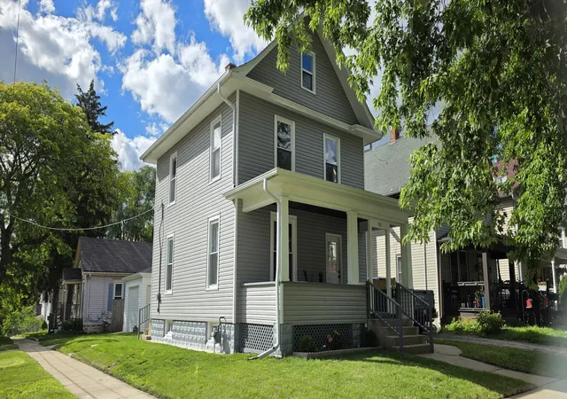 Photo 3 of Single family home for sale at 583 S Lasalle Ave, Aurora, IL 60505 | MLS# 12683396 | Listing updated on 2026-10-01