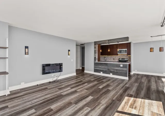 Homes for sale in Chicago, IL | Edgewater Plaza, Chicago, IL 60640