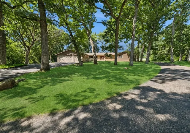 Homes for sale in Crystal Lake, IL | 3605 Oak Ridge Rd, Crystal Lake, IL 60012 | MLS# 12683406