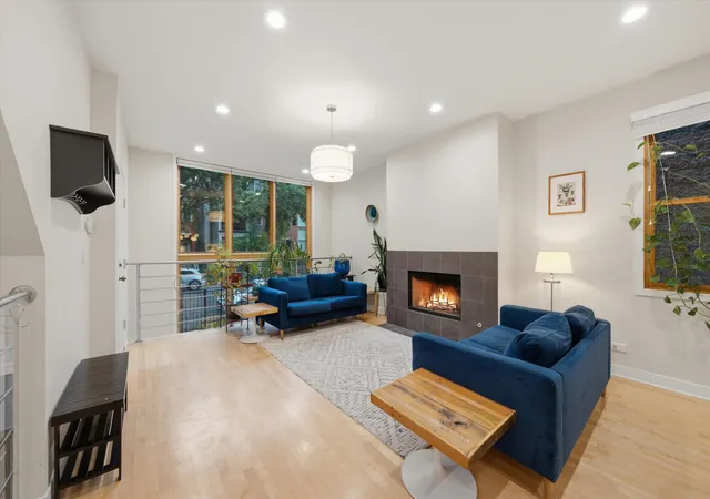2nd image of 1054 N Hermitage Ave #1, Chicago, IL 60622 | MLS# 12683407