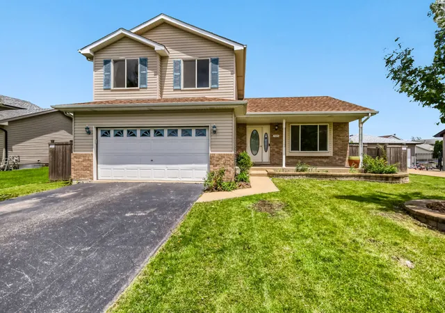 Homes for sale in Joliet, IL | 7005 Cornwall Dr, Joliet, IL 60431 | MLS# 12683423
