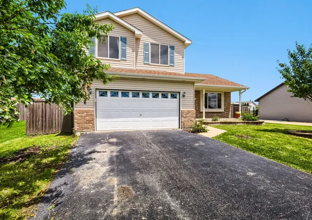 Homes for sale in Joliet, IL | 7005 Cornwall Dr, Joliet, IL 60431 | MLS# 12683423