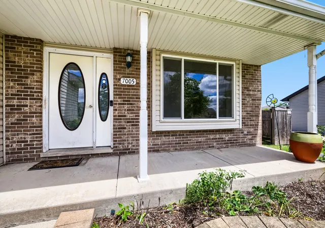 Homes for sale in Joliet, IL | 7005 Cornwall Dr, Joliet, IL 60431 | MLS# 12683423