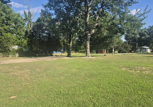 Photo 2 of Single family home for sale at 250 Lakeview Rd, Galatia, IL 62935 | MLS# 12683435 | Listing updated on 2026-09-14