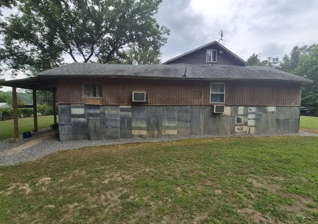 Photo 4 of Single family home for sale at 250 Lakeview Rd, Galatia, IL 62935 | MLS# 12683435 | Listing updated on 2026-09-14