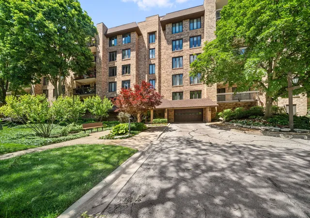 Homes for sale in Northbrook, IL | 3810 Mission Hills Rd #401, Northbrook, IL 60062 | MLS# 12683445
