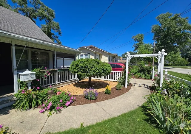Homes for sale in Midlothian, IL | 4338 148Th St, Midlothian, IL 60445 | MLS# 12683463