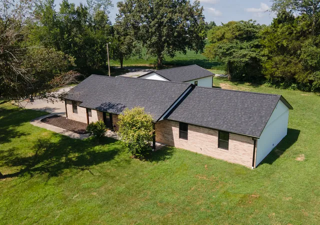 Photo 1 of Single family home for sale at 956 Auburn Ln Se, Marion, IL 62959 | MLS# 12683465 | Listing updated on 2026-09-04