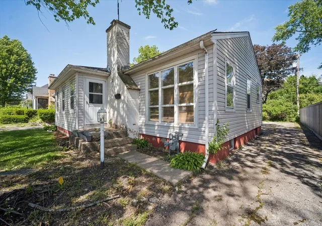 2nd image of 735 Prairie Ave, Barrington, IL 60010 | MLS# 12683484