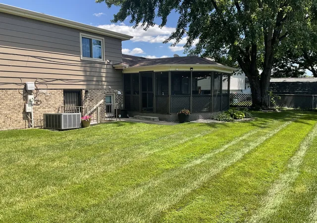 Photo 3 of Single family home for sale at 246 S Ingleside Ave, Glenwood, IL 60425 | MLS# 12683491 | Listing updated on 2026-10-23