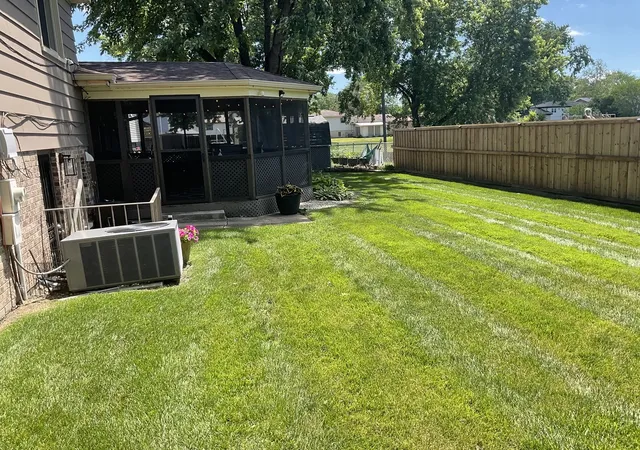 Photo 4 of Single family home for sale at 246 S Ingleside Ave, Glenwood, IL 60425 | MLS# 12683491 | Listing updated on 2026-10-23