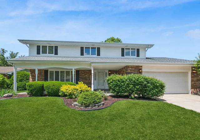 Homes for sale in Orland Park, IL | 11852 Oregon Trl, Orland Park, IL 60467 | MLS# 12683493