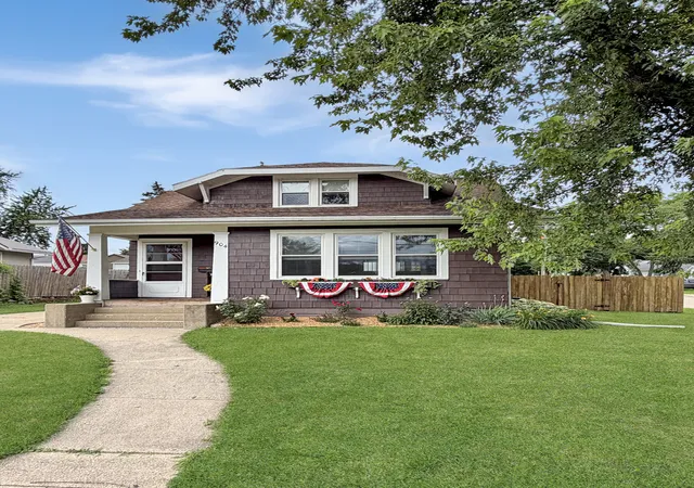 Homes for sale in Freeport, IL | 904 S Mckinley Ave, Freeport, IL 61032 | MLS# 12683508