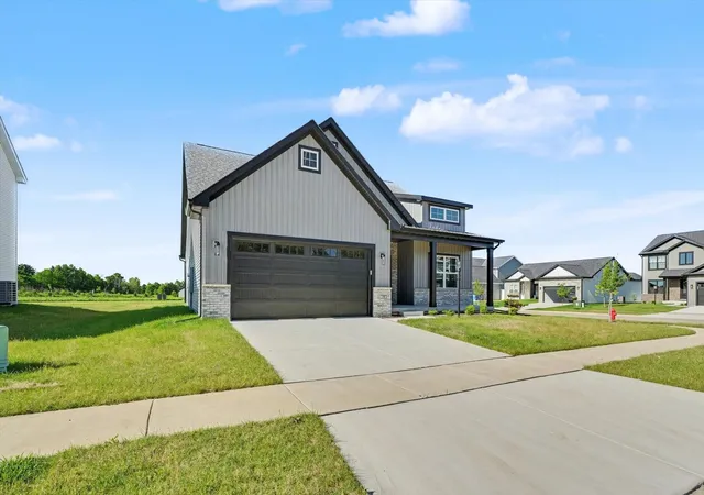 Homes for sale in Monticello, IL | 19 Meadow Dr, Monticello, IL 61856 | MLS# 12683526