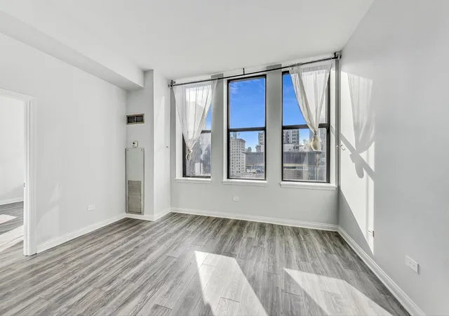 2nd image of 8 W Monroe St, Chicago, IL 60603