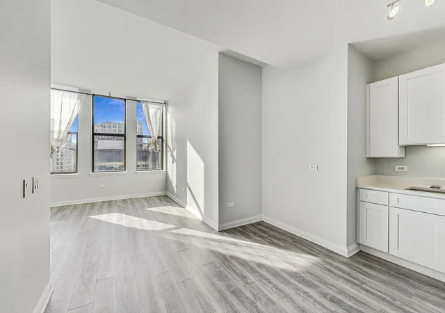 3rd image of 8 W Monroe St, Chicago, IL 60603
