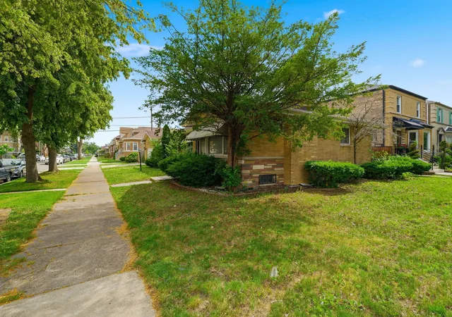 Homes for sale in Chicago, IL | 8300 S Hermitage Ave, Chicago, IL 60620 | MLS# 12683587